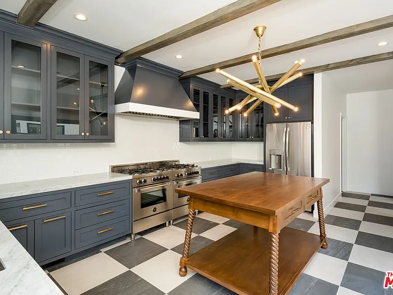 455 N Highland Ave — Photo 7