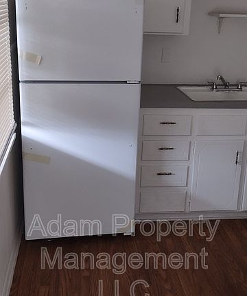 4th image of 1015 Hall Ave