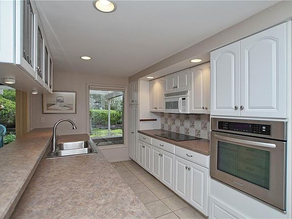 5th image of 401 Knollwood Dr