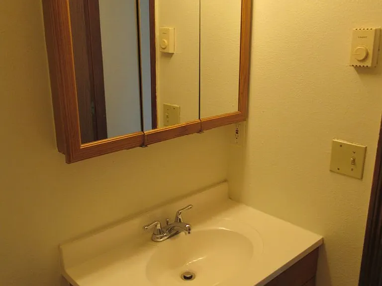 Two Bedroom Apt. w/ Washer and Dryer — Photo 9
