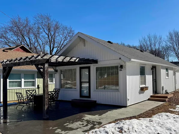 120 Mars Hill Dr, Clear Lake, IA 50428