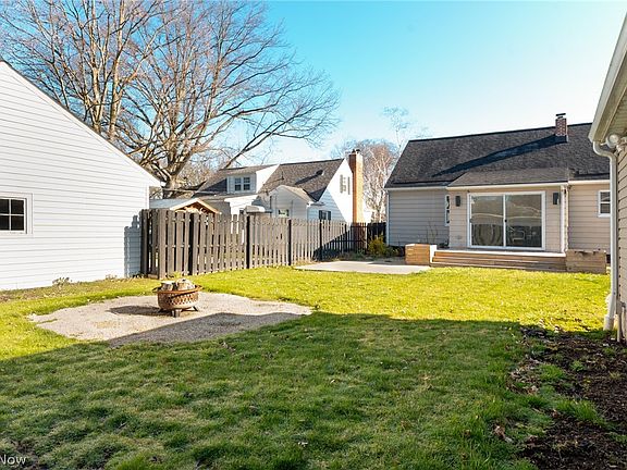 5th image of 16141 Glenridge Ave