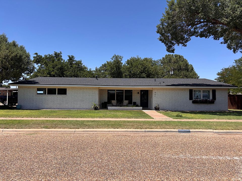 1st image of 901 2nd St