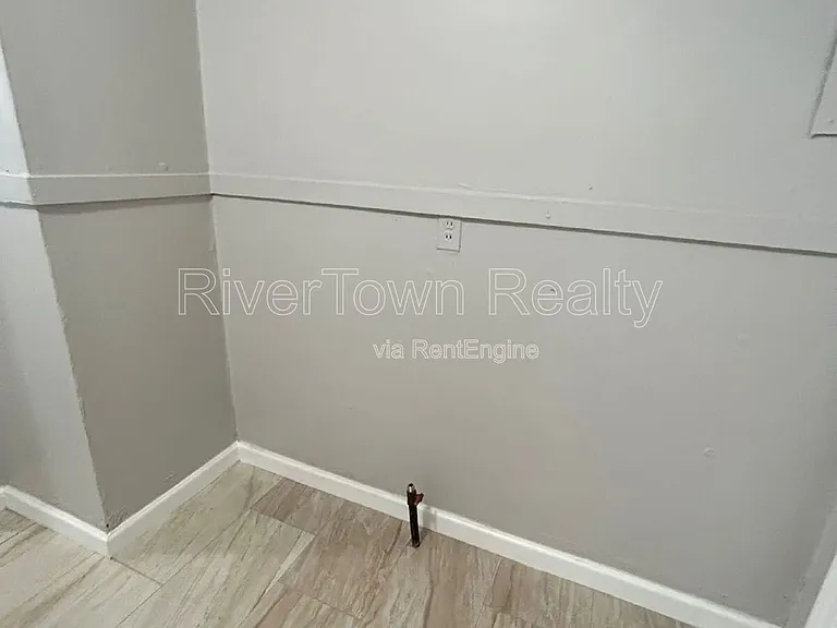 1070 E Walthal Cir — Photo 10