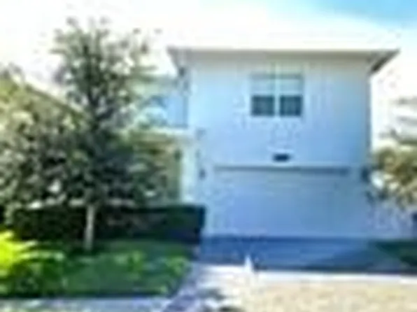 9066 SE Mars St, Hobe Sound, FL 33455