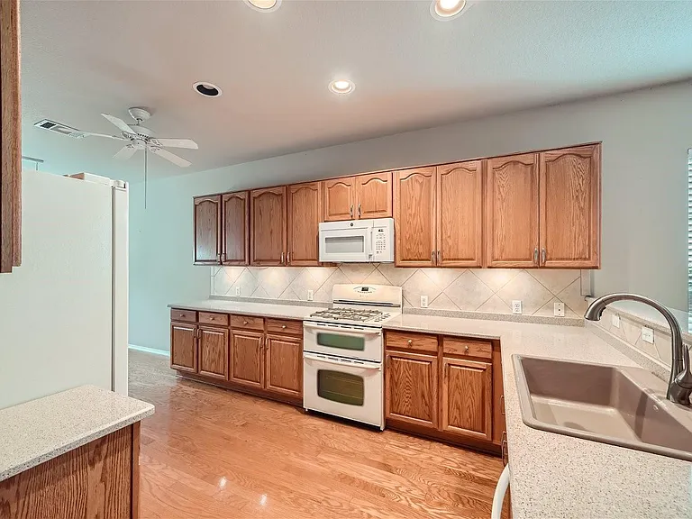 120 Muir Ct — Photo 13