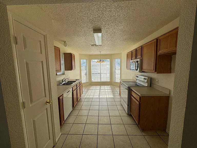 8045 Cannonwood Dr — Photo 7