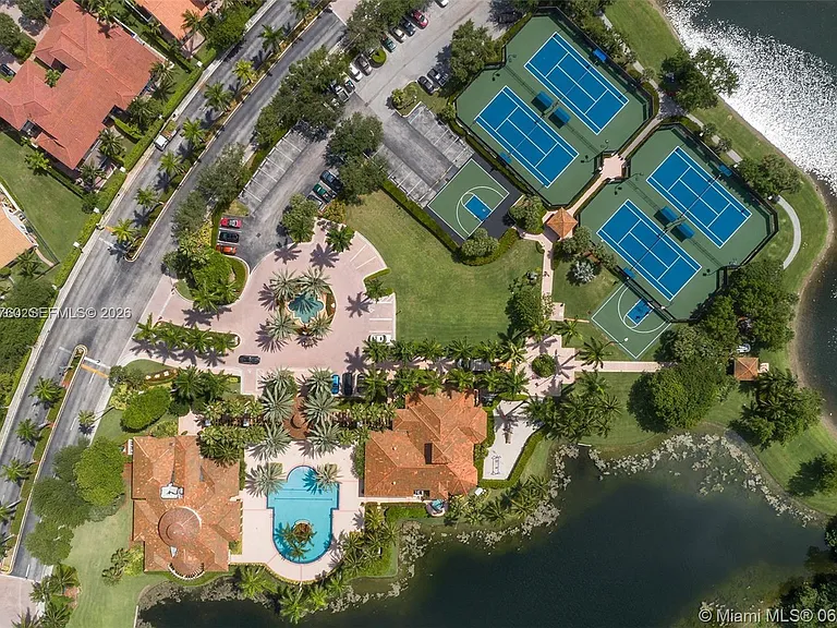 891 Captiva Dr — Photo 35