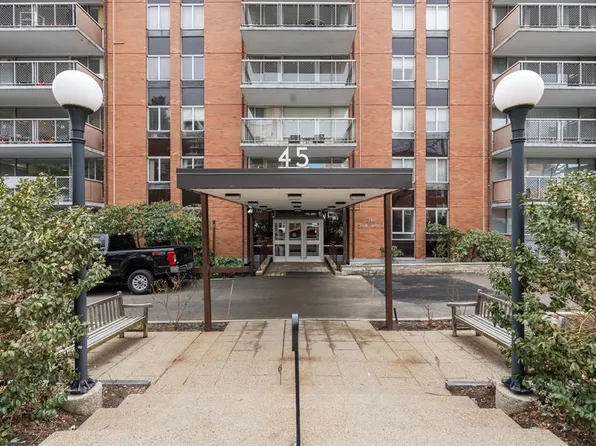 45 Longwood Ave APT 406, Brookline, MA 02446