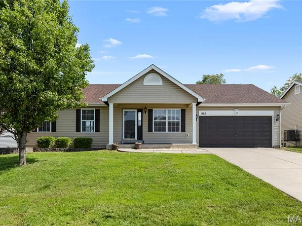 925 Stone Crossing Dr, Wentzville, MO 63385