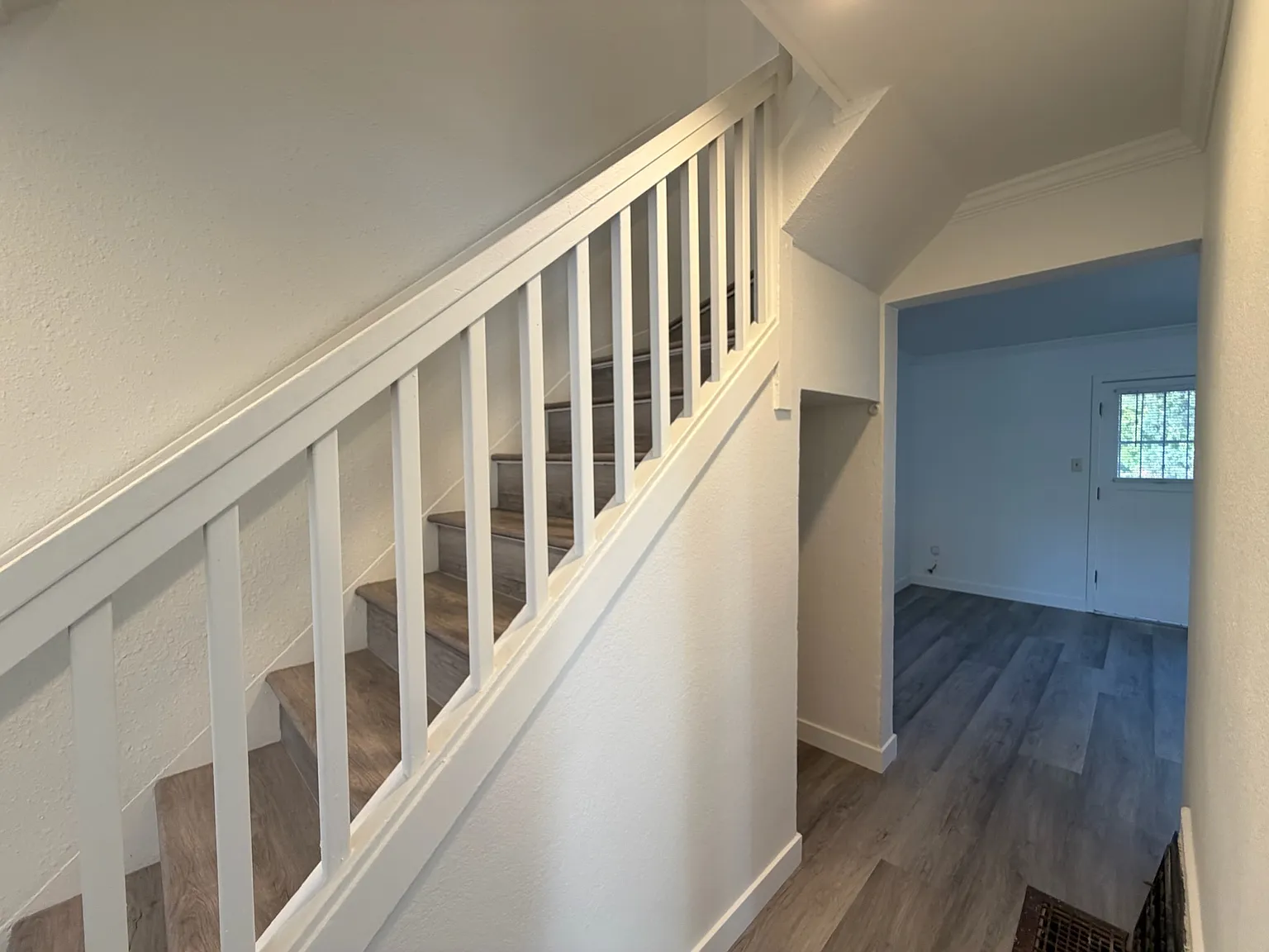 3 bed, 988 sqft, $2,375 — Photo 3