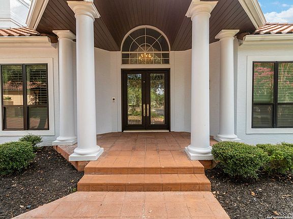 3rd image of 1 CLUBHOUSE GRN