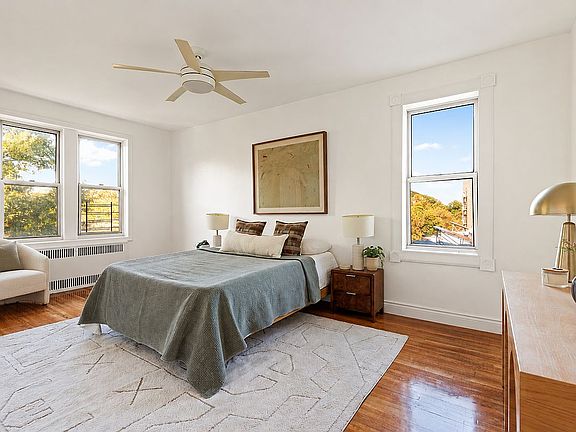 4th image of 176 Seeley St