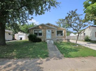 1421 Tennell Rd, Pekin, IL 61554