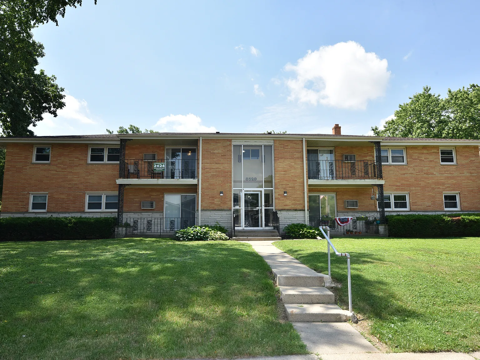 2 bed, 1.5 bath, 1100 sqft, $1,395 — Photo 1