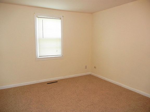 5th image of 103 S Grand Ave