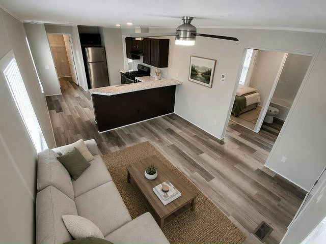 1st image of 212 Cardinal Ln #212