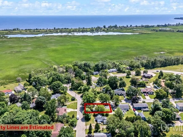 2204 26th Ave S, Escanaba, MI 49829