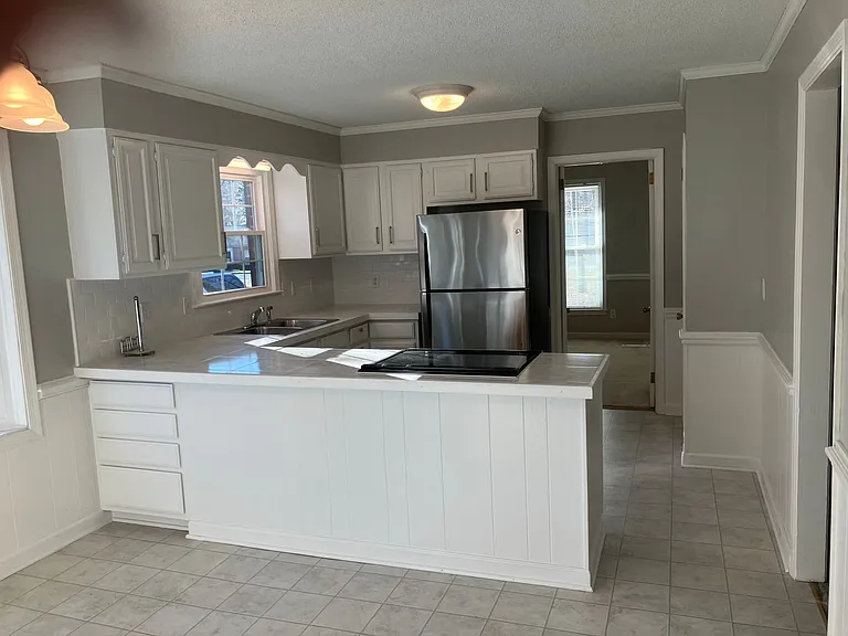 1018 Jefferson Rd — Photo 7