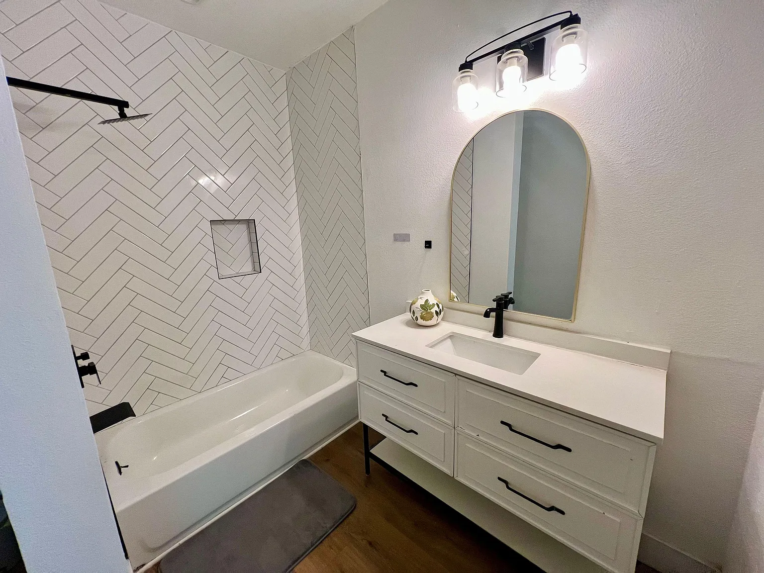 4 bed, 2.0 bath, 1440 sqft, $1,209 — Photo 2