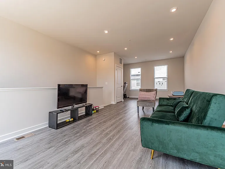 2503 Emerald Branch Dr — Photo 31