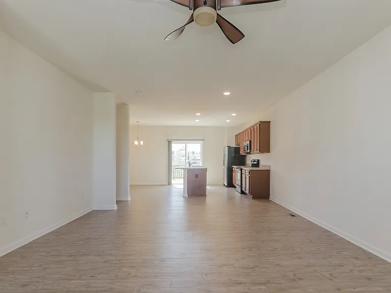 172 Drexel Ct — Photo 6