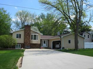 5911 Grace Dr, Waterloo, IA 50701