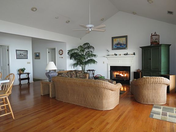 2nd image of 1013 E Arctic Ave