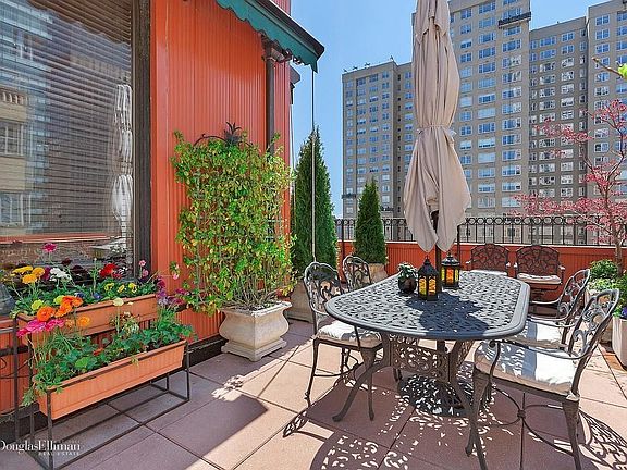 2nd image of 320 E 57th St APT Phe