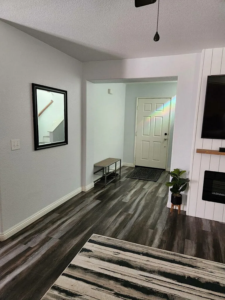 3 bed, 2.5 bath, 1720 sqft, $2,450 — Photo 3