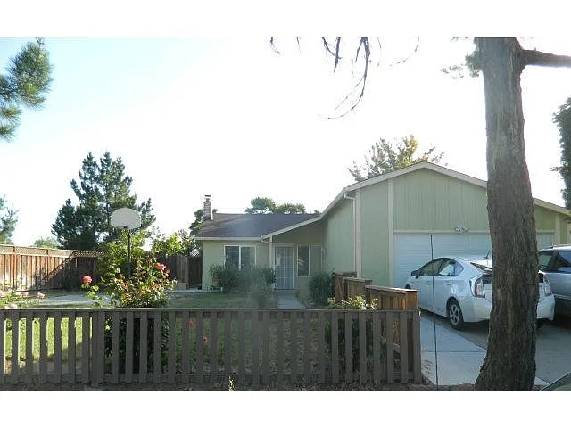 2045 Ridgemont Dr photo 1