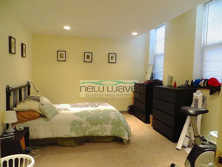 102 Queensberry St #A — Photo 7