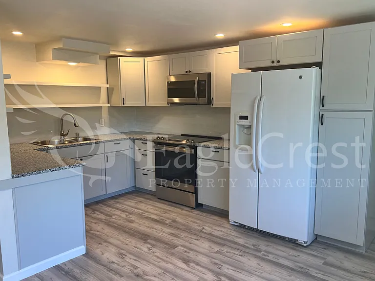 1110 S College Ave — Photo 10