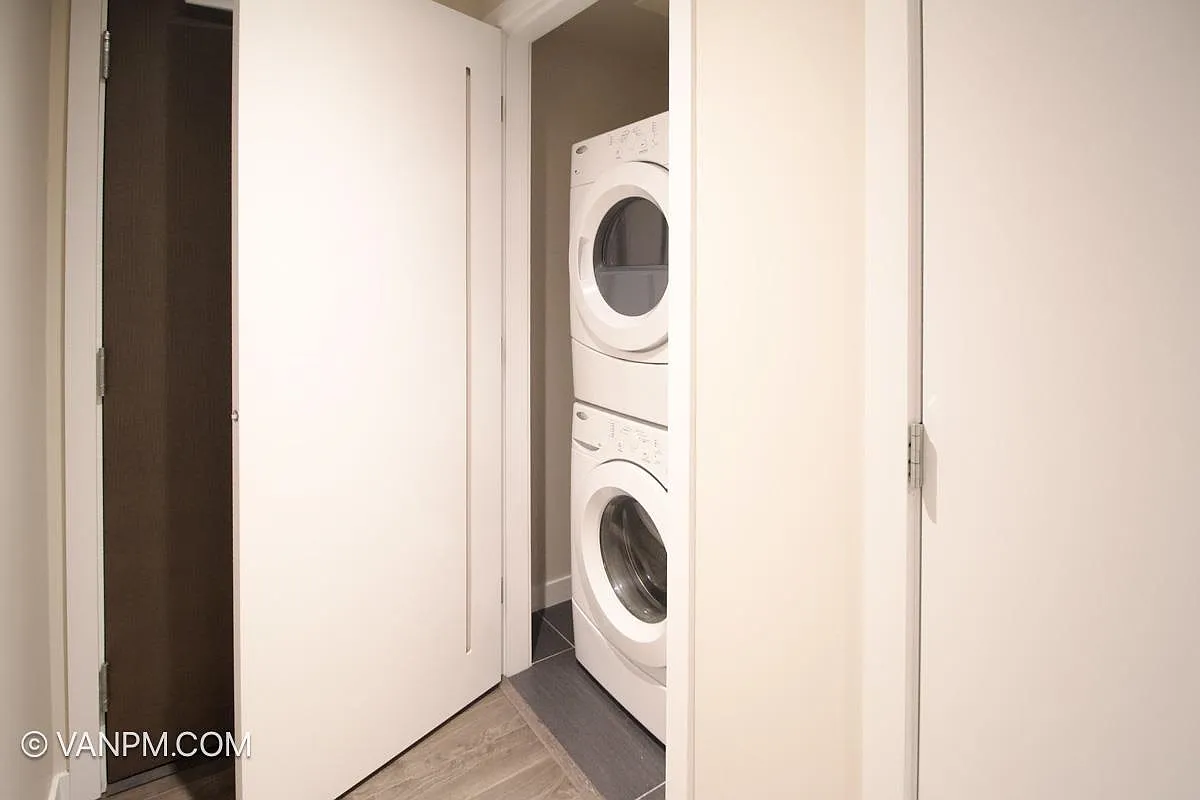 2 bed, 926 sqft, $3,000 — Photo 3