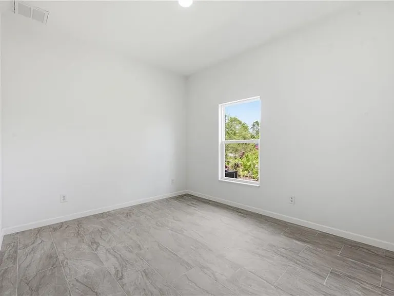 1018 Kent St E — Photo 20