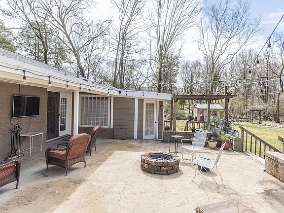 4th image of 927 Barnett Dr