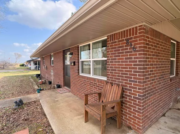 816 E 7th St, Rector, AR 72461