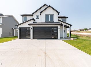 4801 Cornice Loop, Bismarck, ND 58503
