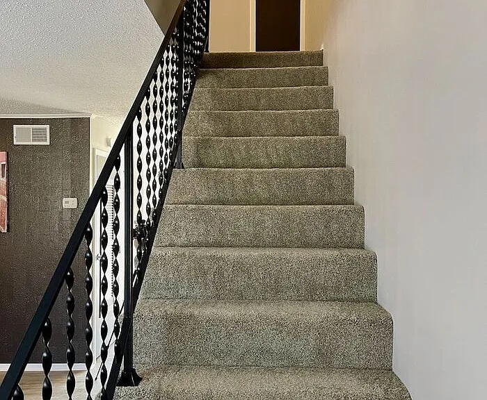 1029 Harold Dr — Photo 2
