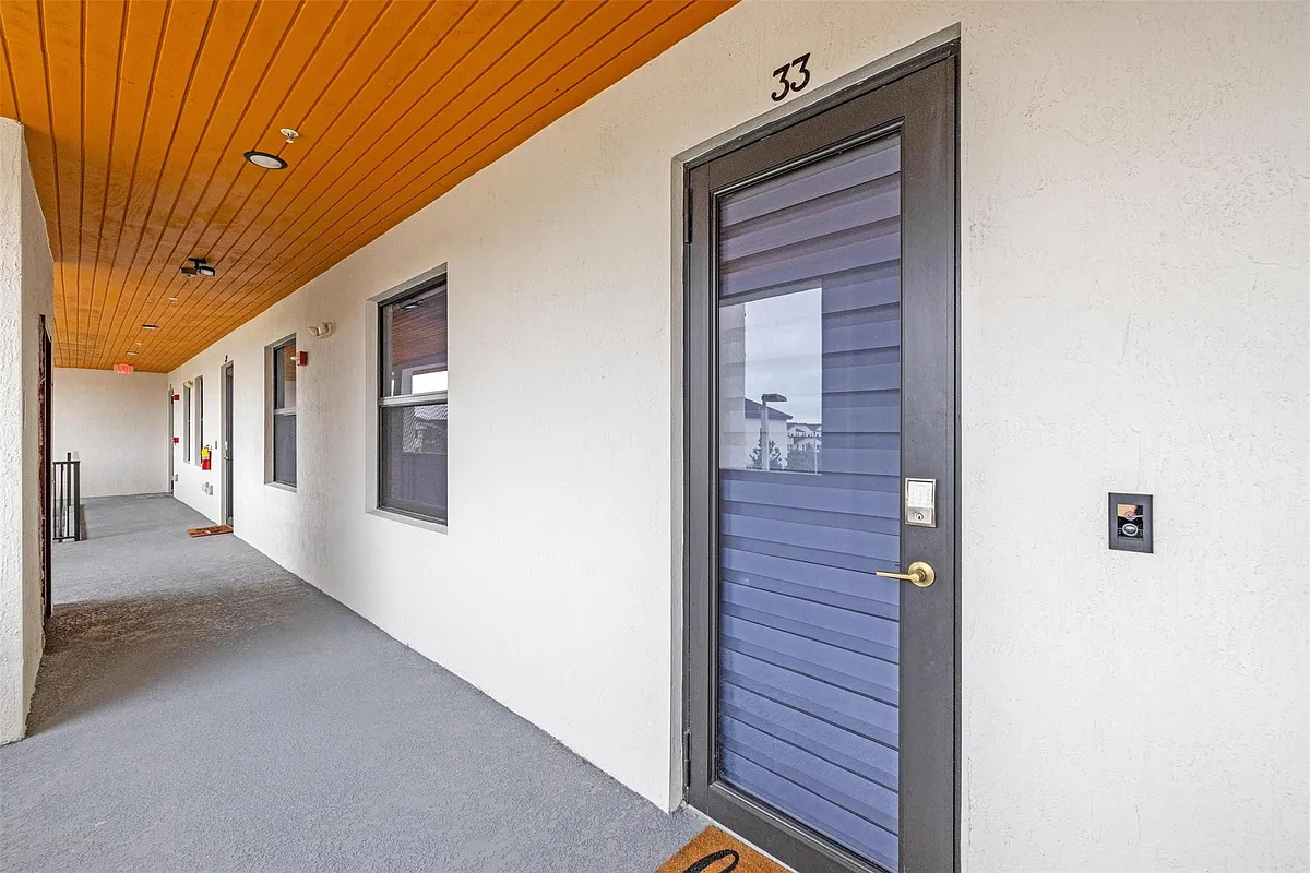 Building Photo - 8055 NW 104th Ave #33