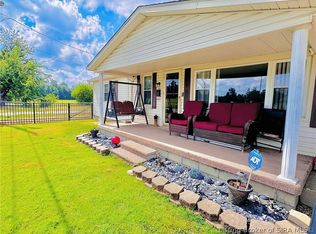 44 North St, Austin, IN 47102