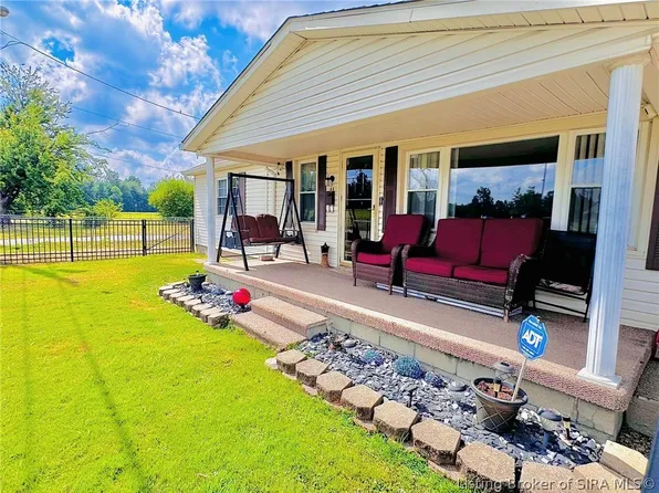 44 North Street, Austin, IN 47102