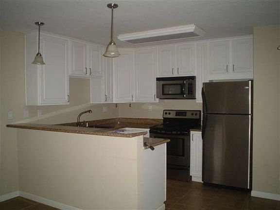 3rd image of 205 Westlake Dr Unit 6