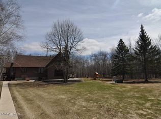 37520 240th St, Roseau, MN 56751