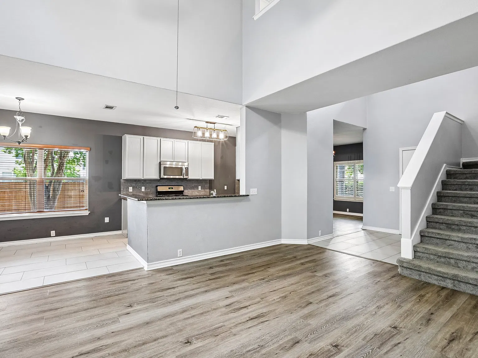 4 bed, 2.5 bath, 2359 sqft, $2,400 — Photo 3
