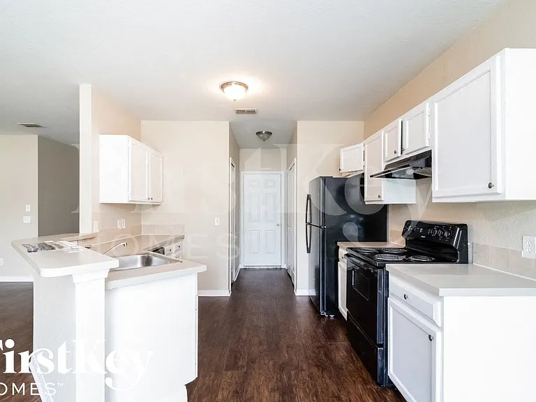 4220 S Cranberry Blvd — Photo 4