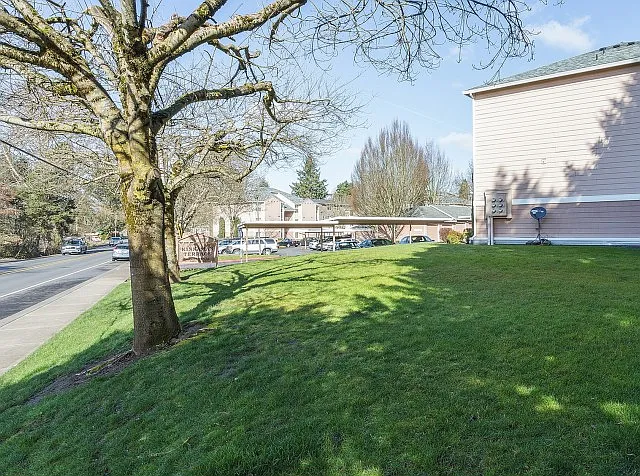 Kinnaman Terrace — Photo 3