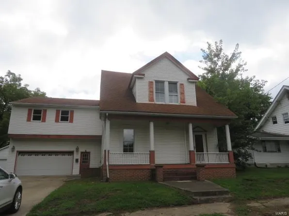 409 College Ave, Carlinville, IL 62626