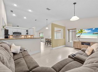 882 San Remo Dr, Weston, FL 33326