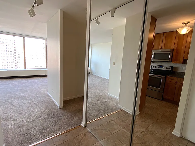 5455 N Sheridan Rd #1805 — Photo 4